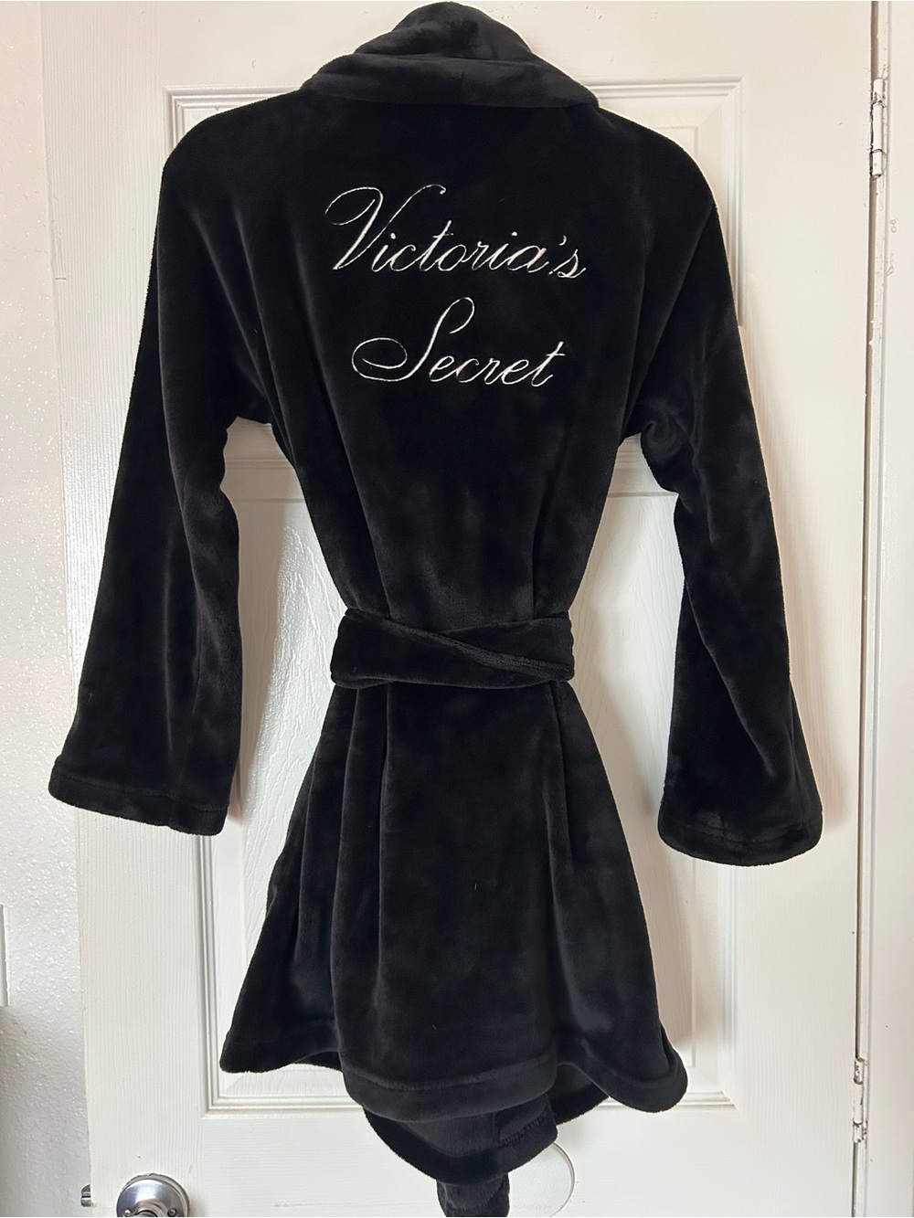 Victoria’s Secret short super soft plush embroidered robe XS/S